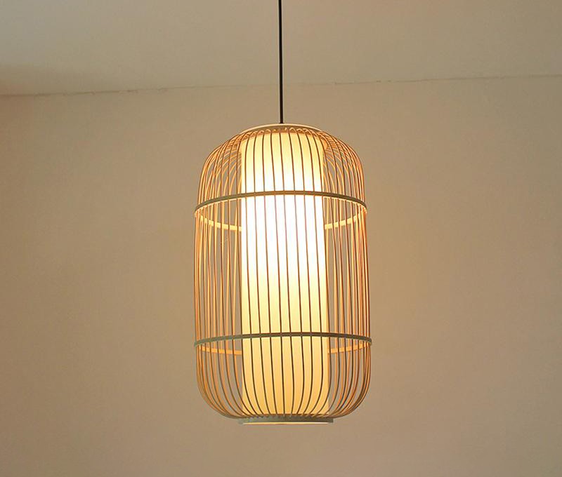 Đèn Trụ Dài Làm Từ Khung Tre Có Lớp Vải Thả Trang Trí
